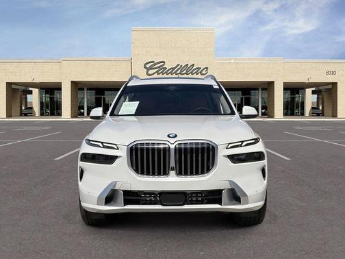 White 2024 BMW X7 xDrive40i