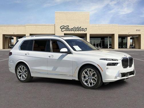 White 2024 BMW X7 xDrive40i