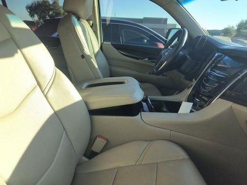 2018 Cadillac Escalade ESV Luxury