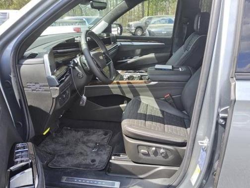 Argent Silver Metallic 2025 Cadillac Escalade ESV Sport Platinum