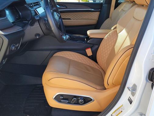 2023 Jeep Grand Cherokee Summit