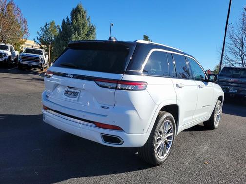 2023 Jeep Grand Cherokee Summit