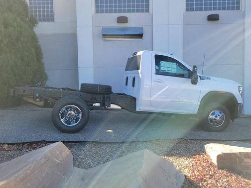 2026 GMC Sierra 3500 SLE