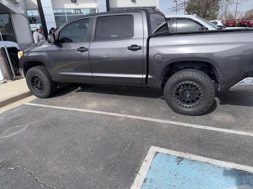 2017 Toyota Tundra SR5