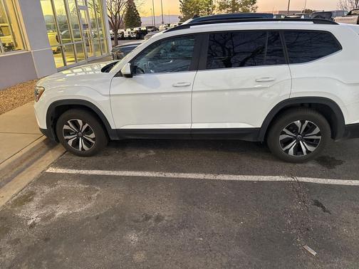 2024 Volkswagen Atlas 2.0T SE