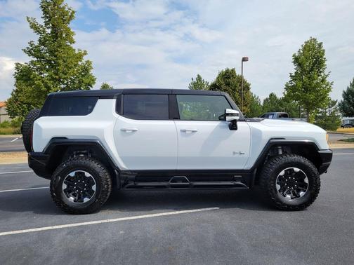 Interstellar White 2025 GMC HUMMER EV SUV 3X