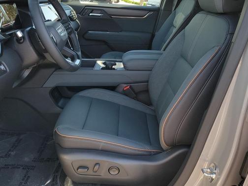 2026 GMC Acadia AWD AT4