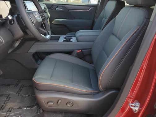 2025 GMC Acadia AWD AT4