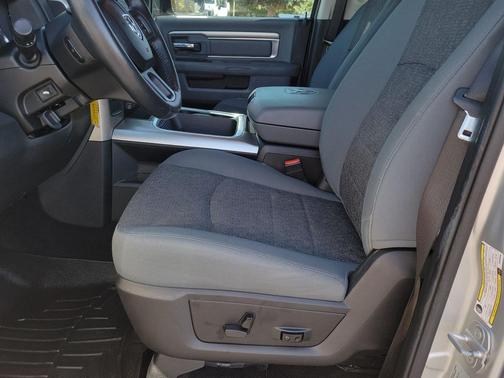 2017 RAM 2500 Big Horn Crew Cab 4x4 6'4' Box