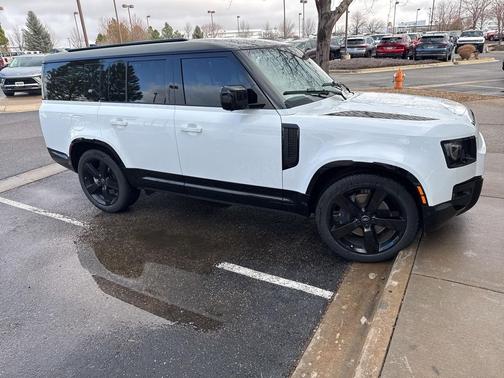 2024 Land Rover Defender 130 P400 X-Dynamic SE