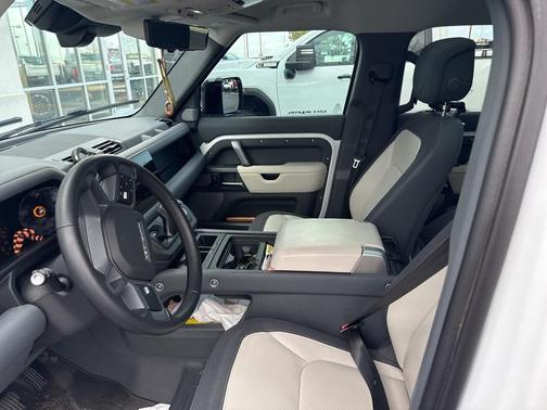 2024 Land Rover Defender 130 P400 X-Dynamic SE