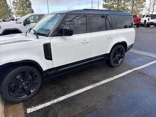 2024 Land Rover Defender 130 P400 X-Dynamic SE