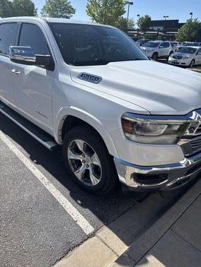 Ivory White Tri-Coat Pearlcoat 2020 RAM 1500 Laramie