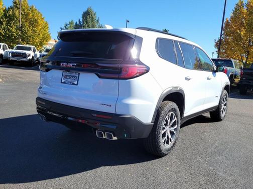 2026 GMC Acadia AWD AT4