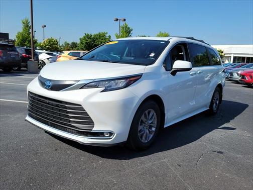 2022 Toyota Sienna XLE 7 Passenger