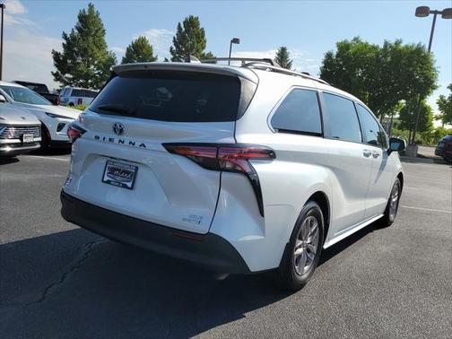 2022 Toyota Sienna XLE 7 Passenger