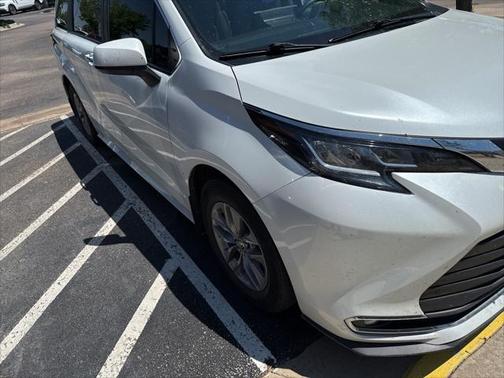 2022 Toyota Sienna XLE 7 Passenger