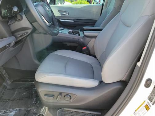 2022 Toyota Sienna XLE 7 Passenger