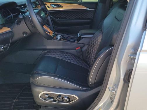 Silver Zynith 2023 Jeep Grand Cherokee Summit