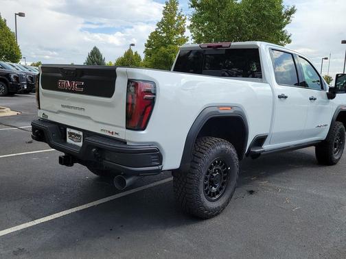 2025 GMC Sierra 2500 AT4