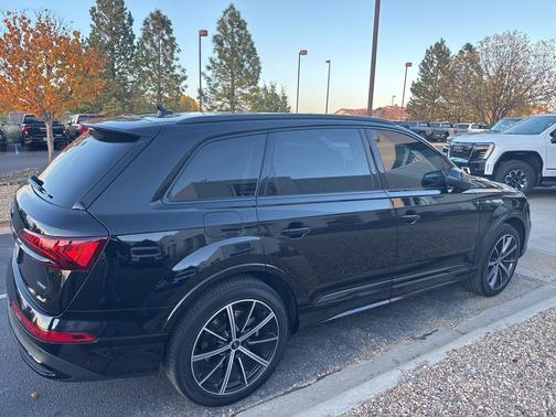 2022 Audi Q7 55 Premium Plus