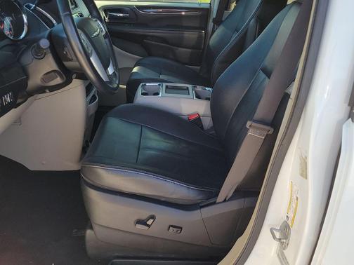 Bright White Clearcoat 2016 Chrysler Town & Country Touring