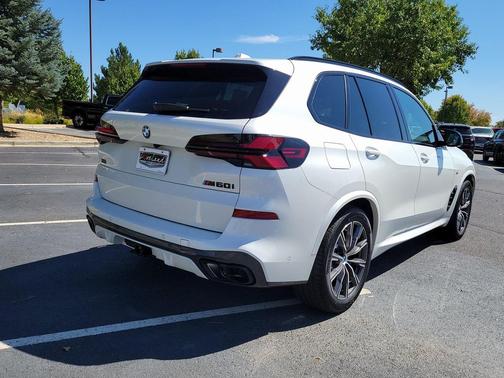 2025 BMW X5 M60i