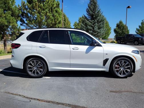 2025 BMW X5 M60i