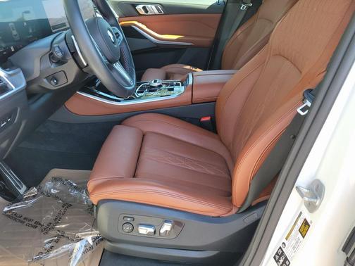2025 BMW X5 M60i