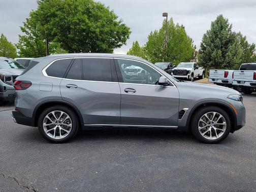 Skyscraper Grey Metallic 2026 BMW X5 PHEV xDrive50e