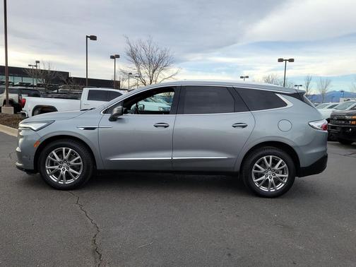 2023 Buick Enclave Essence AWD