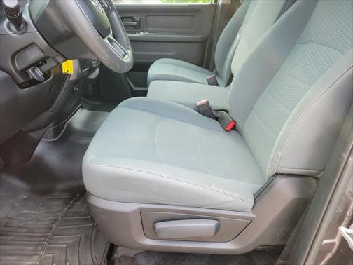 2018 RAM 3500 Tradesman Crew Cab 4x4 6'4' Box
