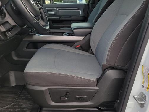 2023 RAM 2500 Big Horn Crew Cab 4x4 6'4' Box