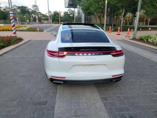 2018 Porsche Panamera 4