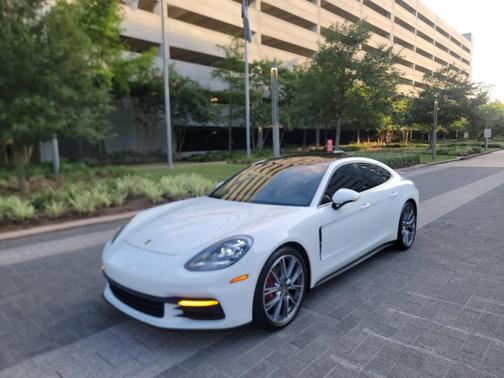 2018 Porsche Panamera 4