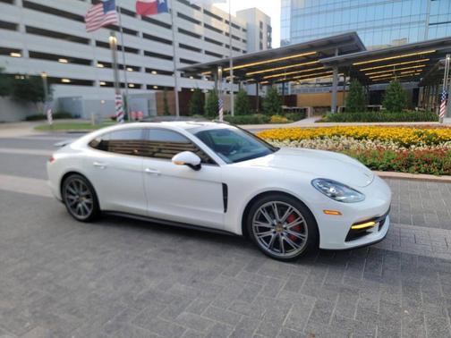 2018 Porsche Panamera 4