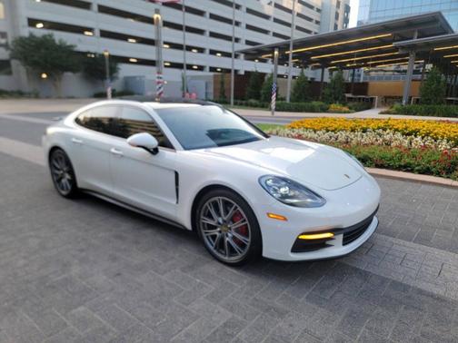 2018 Porsche Panamera 4