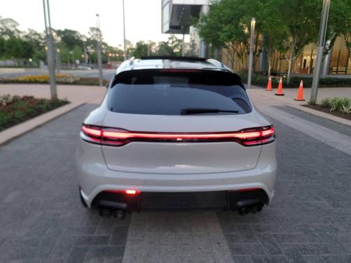 2023 Porsche Macan Base