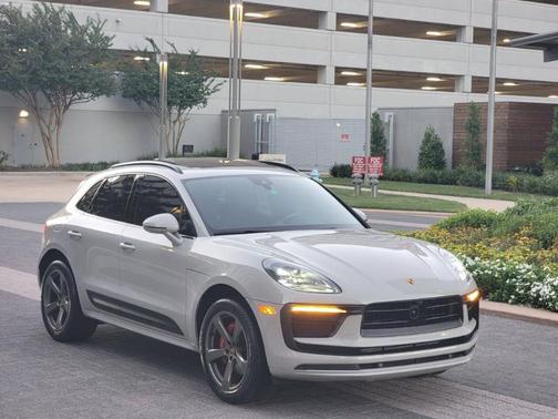 2023 Porsche Macan Base