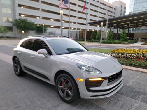 2023 Porsche Macan Base