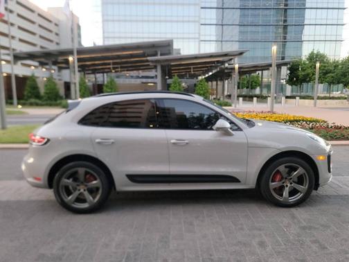 2023 Porsche Macan Base