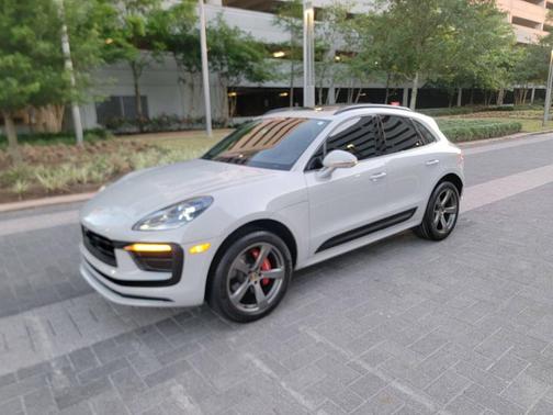 2023 Porsche Macan Base