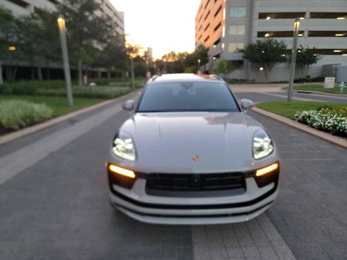 2023 Porsche Macan Base