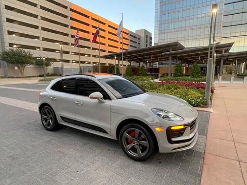 2023 Porsche Macan Base