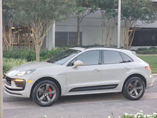 2023 Porsche Macan Base