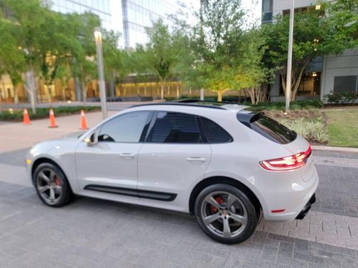 2023 Porsche Macan Base