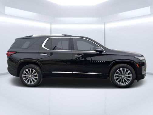 Mosaic Black Metallic 2023 Chevrolet Traverse Premier
