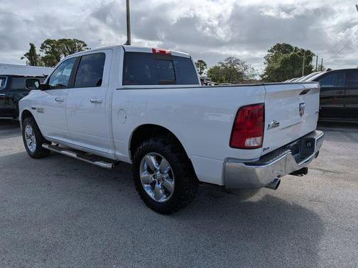 Bright White Clearcoat 2017 RAM 1500 Big Horn