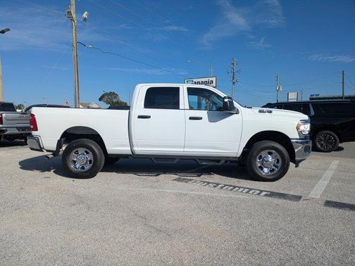 2024 RAM 2500 Tradesman Crew Cab 4x4 6'4' Box