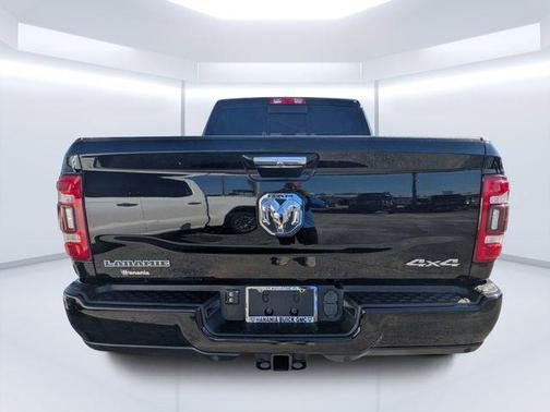 Diamond Black Crystal Pearlcoat 2021 RAM 2500 Laramie Crew Cab 4x4 6'4' Box